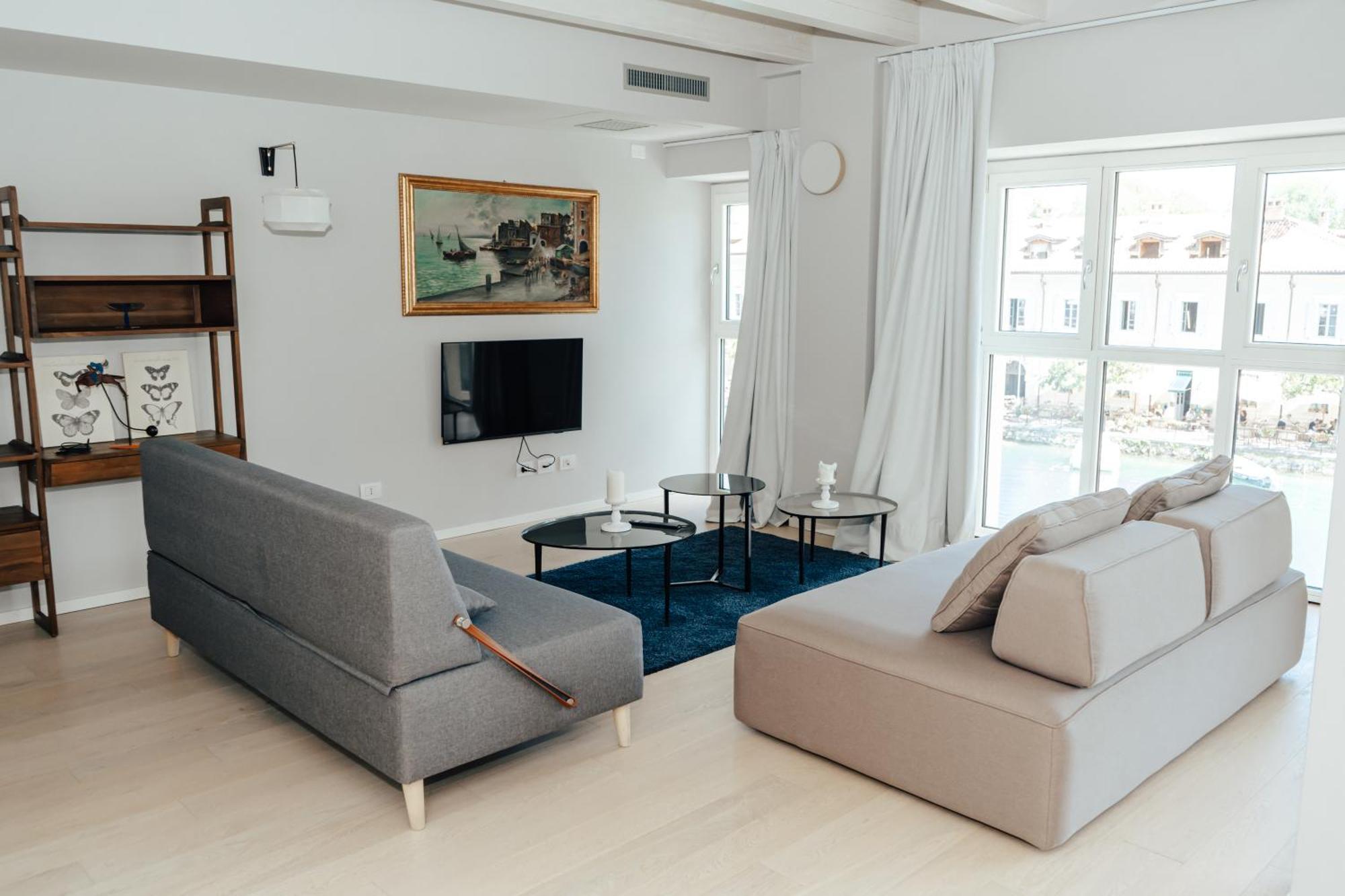 C House Rooms Lake Peschiera del Garda Exterior photo