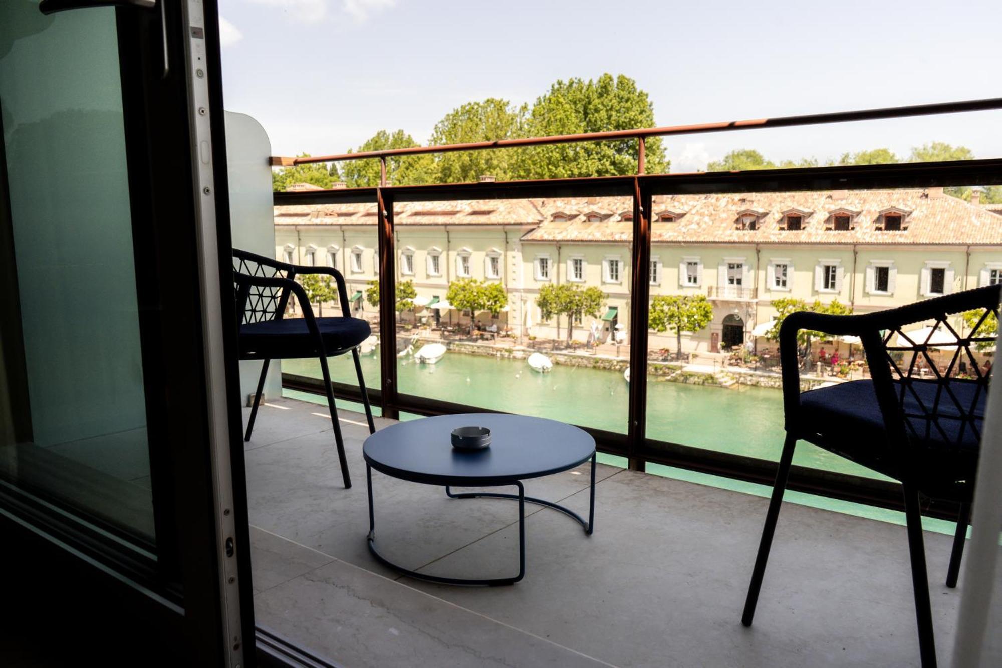 C House Rooms Lake Peschiera del Garda Exterior photo